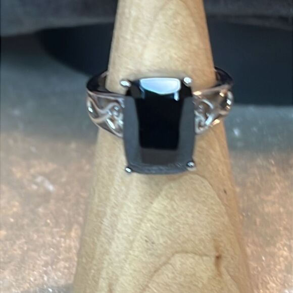 Thai Black Spinel 8.30 ctw Solitaire Ring in Durable Stainless Steel size 7 - Picture 8 of 10